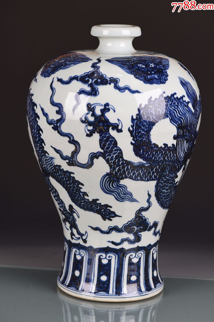 明宣德时期青花四兽首云龙纹梅瓶