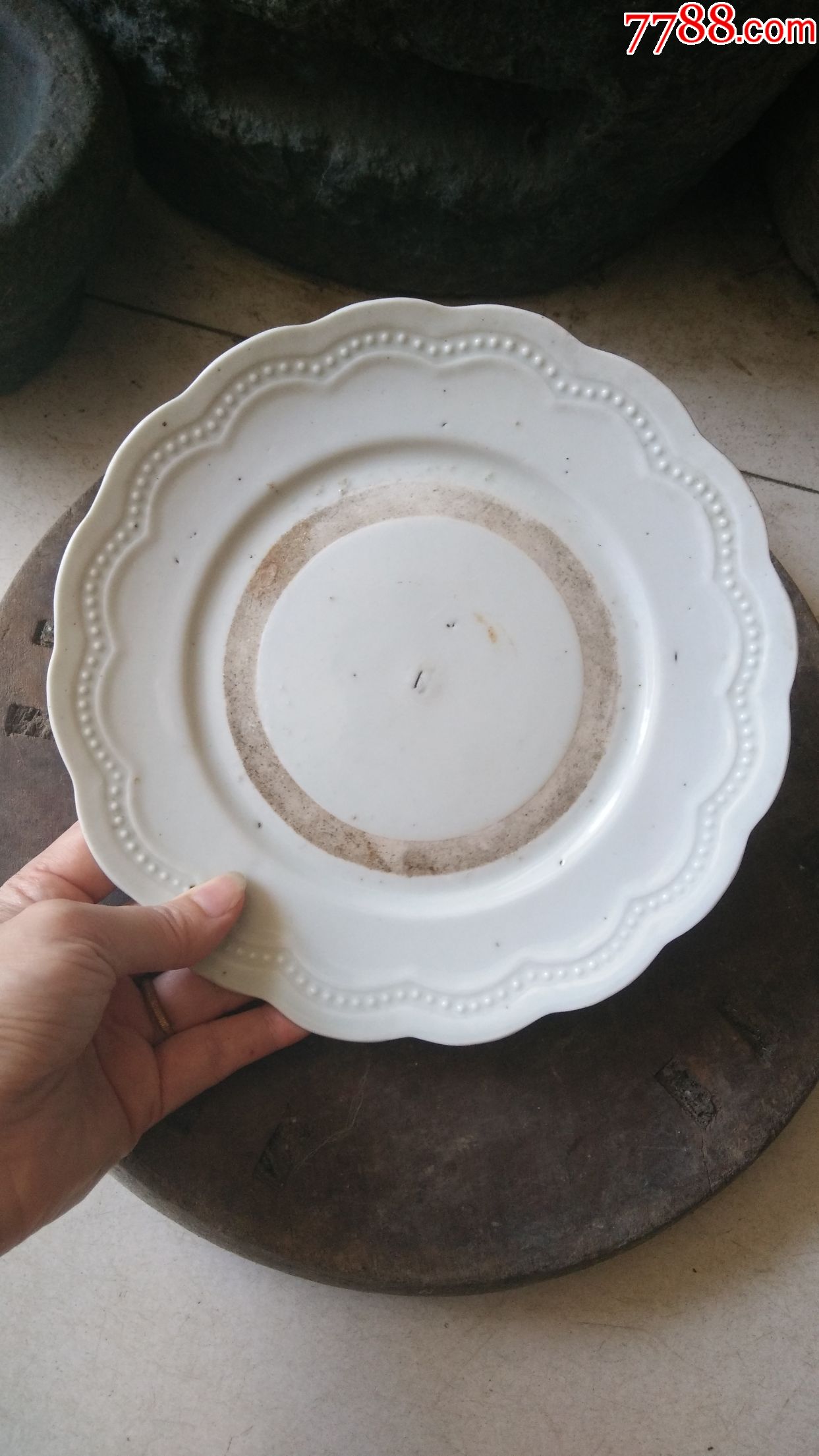 民国刻花葵口盘