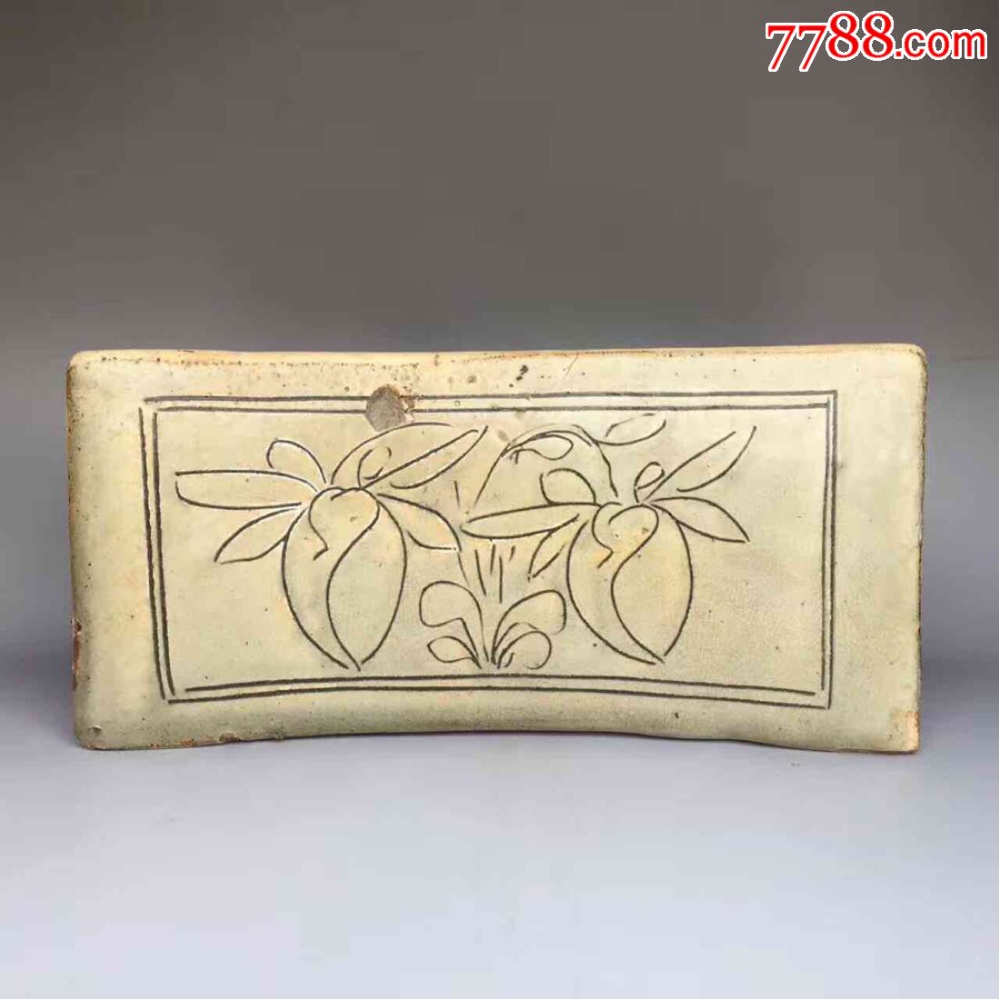 元代莲花纹瓷枕