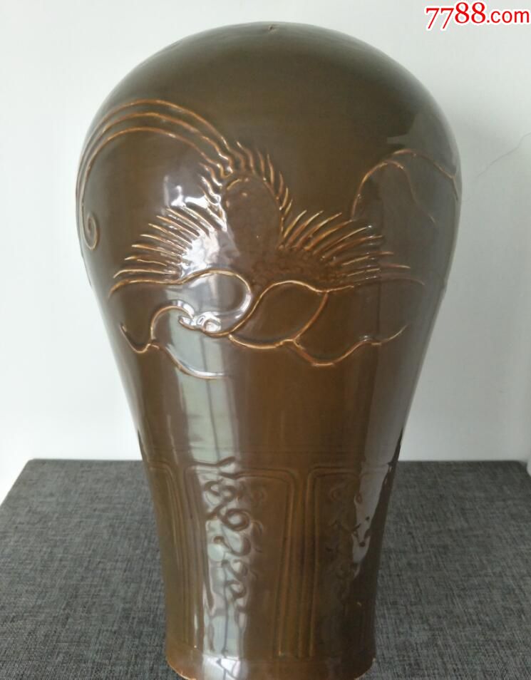 元代紫金釉凤纹梅瓶