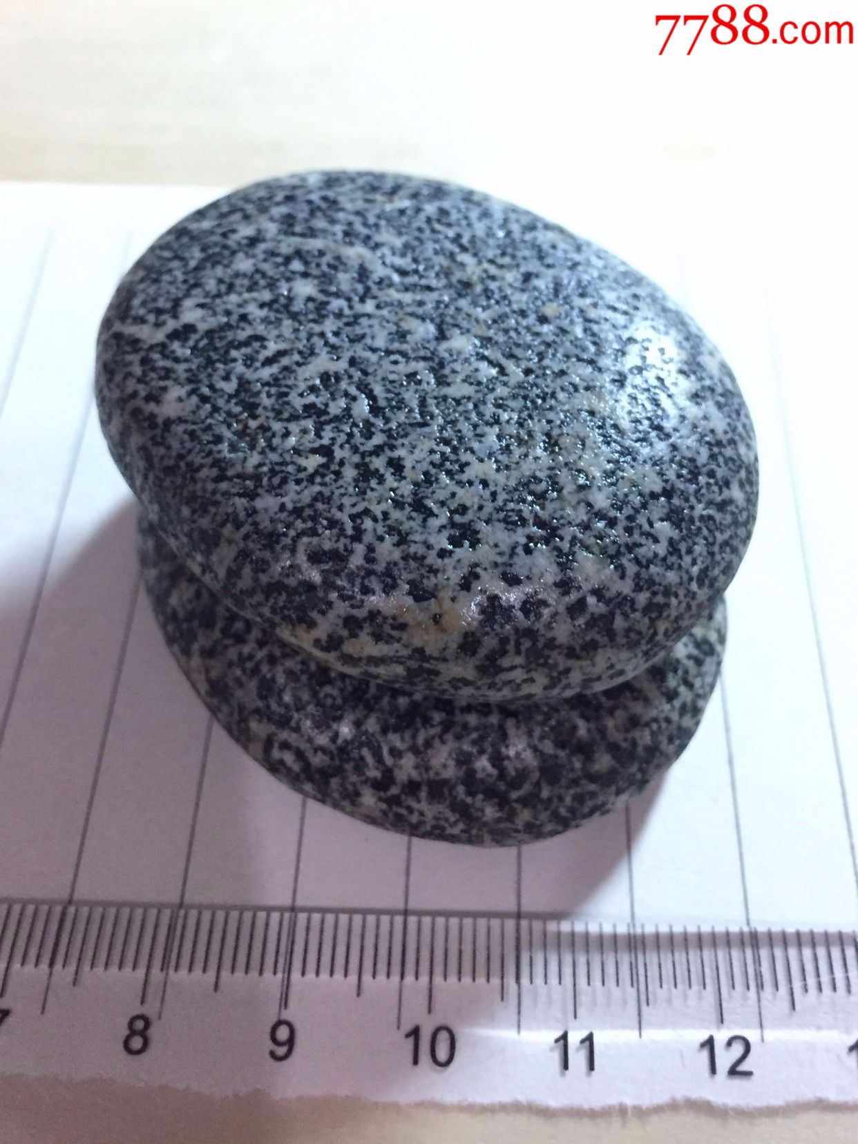 禅意黑白双生水冲鹅卵石一对奇石原石收藏手把玩摆设陈设