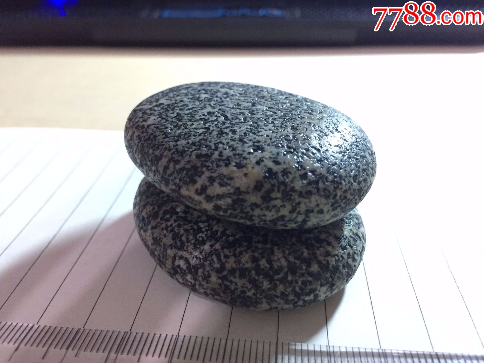 禅意黑白双生水冲鹅卵石一对奇石原石收藏手把玩摆设陈设
