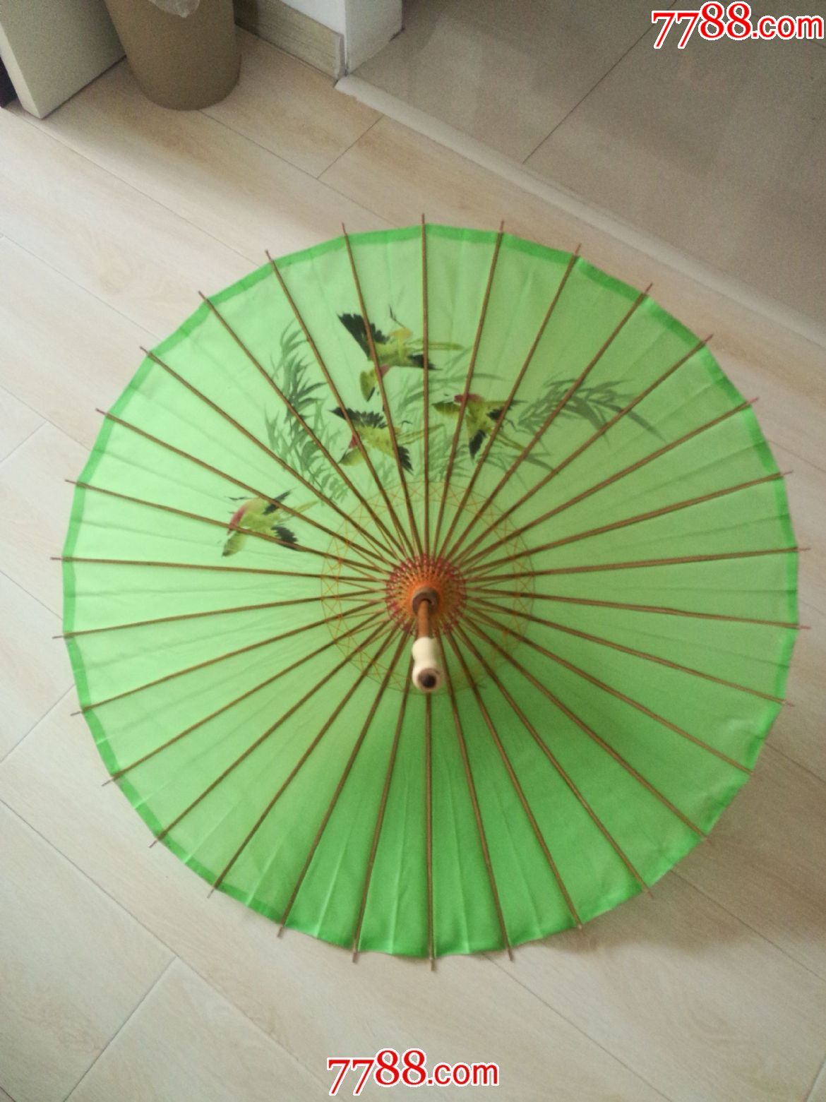 建国初手绘花鸟纹竹伞一把