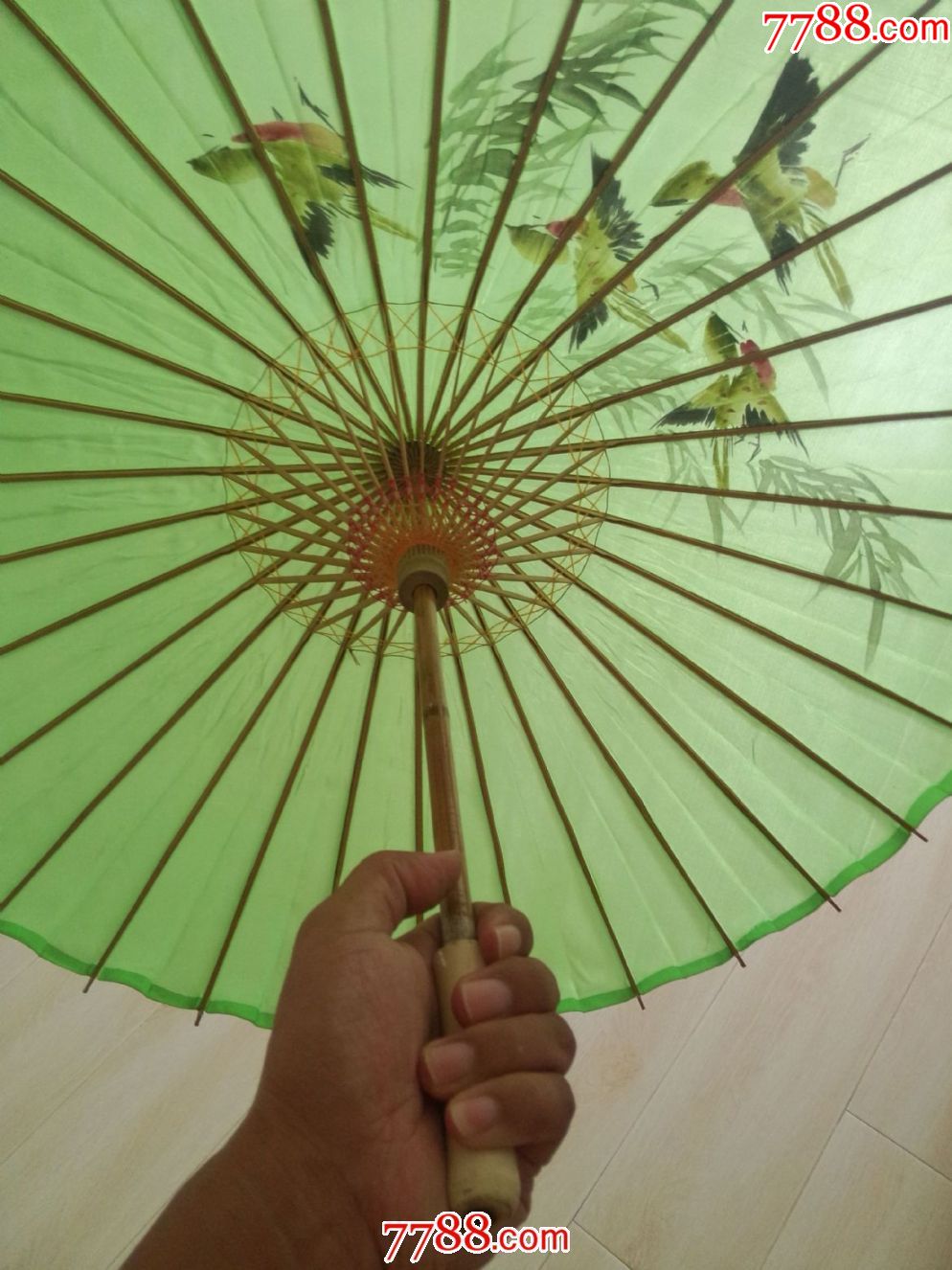 建国初手绘花鸟纹竹伞一把