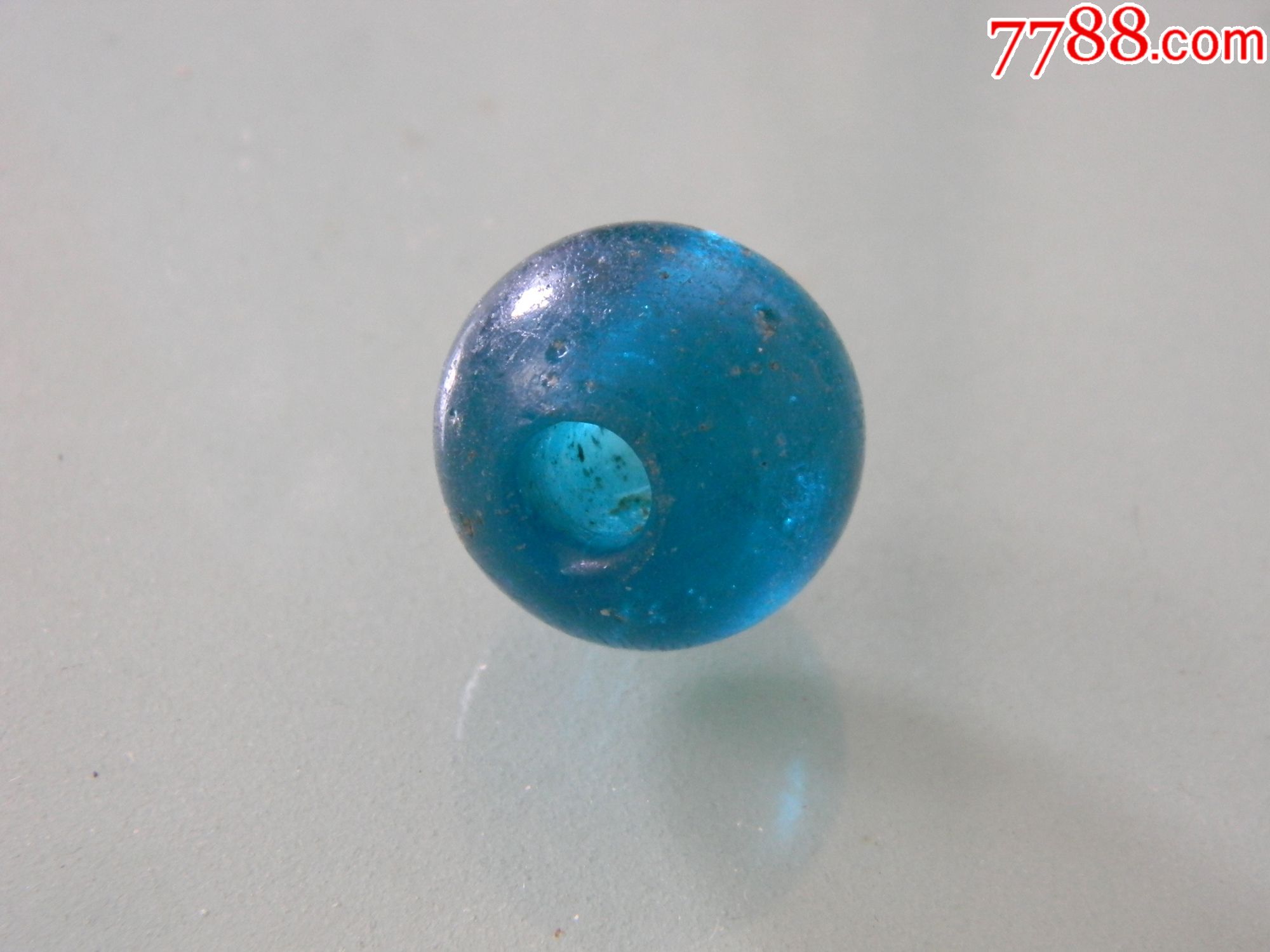 大颗清代宝石蓝琉璃珠