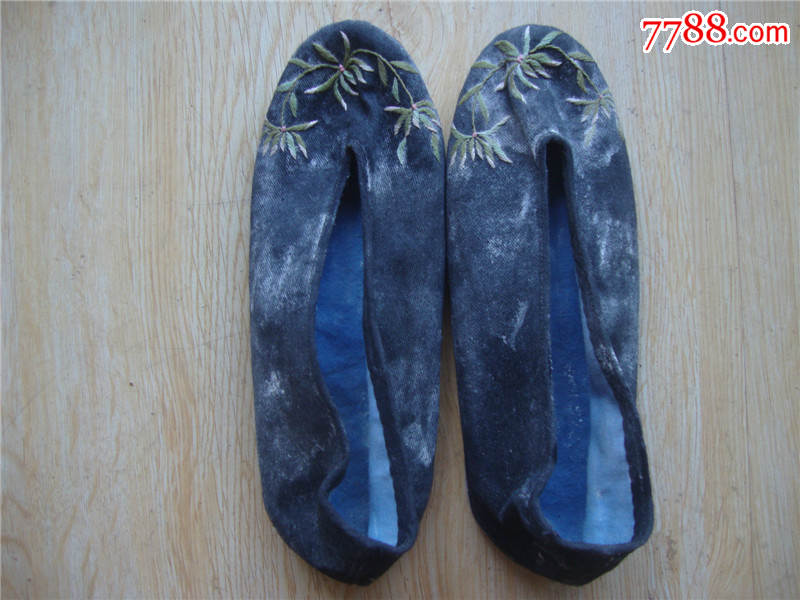 清末民国大家闺秀三寸金莲手工刺绣花卉图鞋子老绣片绣花鞋民俗
