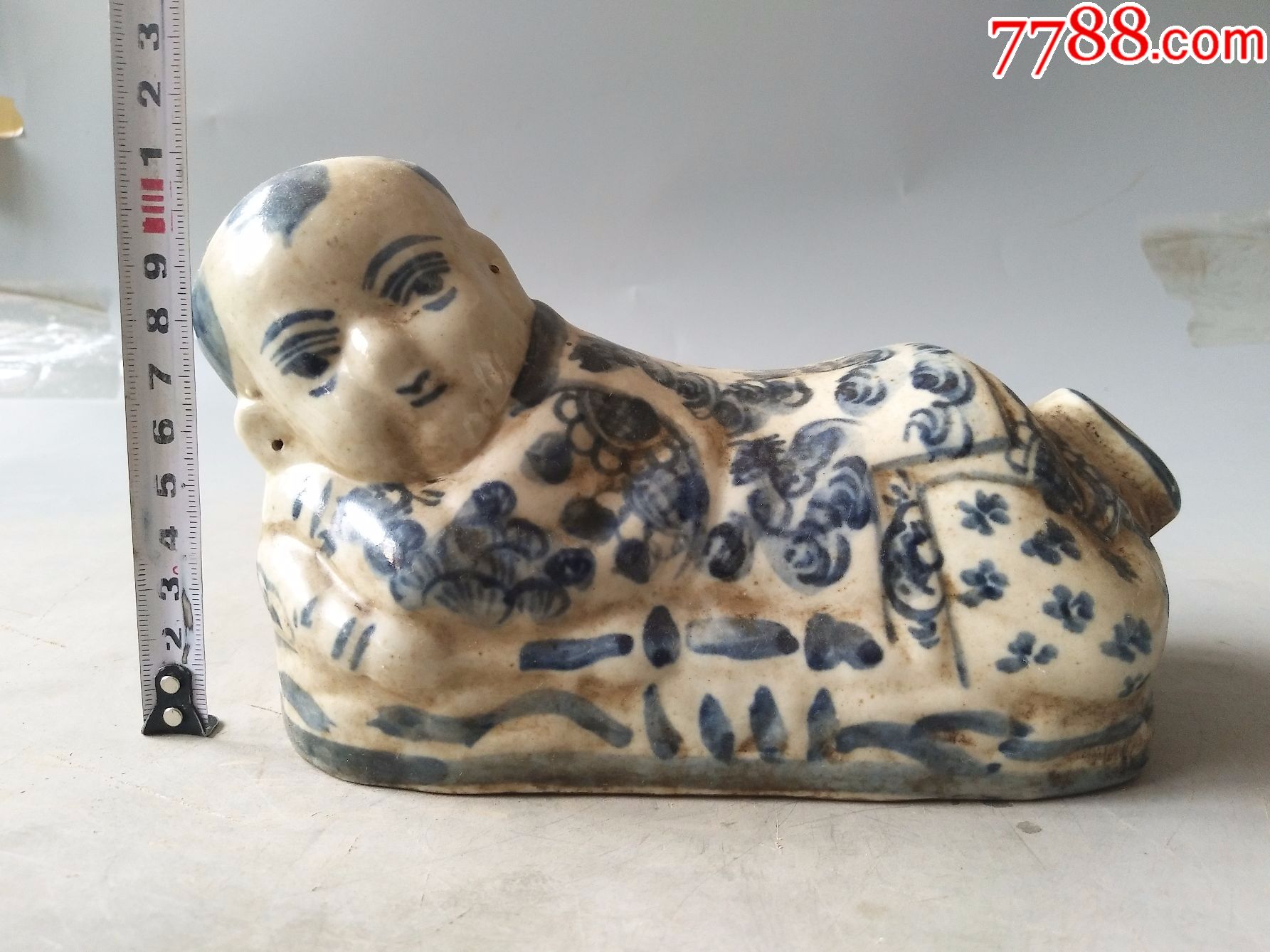 乡下收的一件青花人物瓷枕