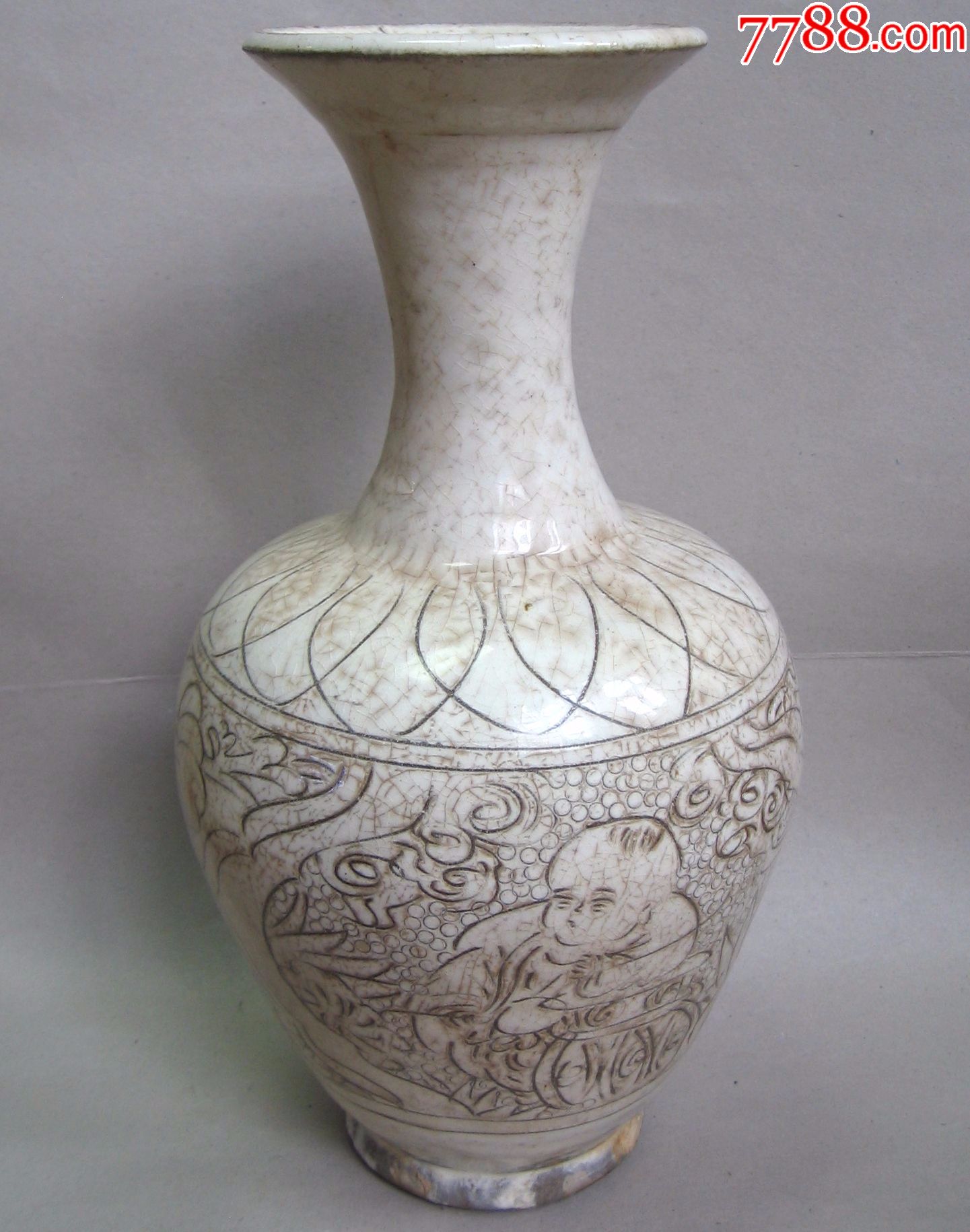 金元白釉珍珠地婴戏纹莱菔瓶