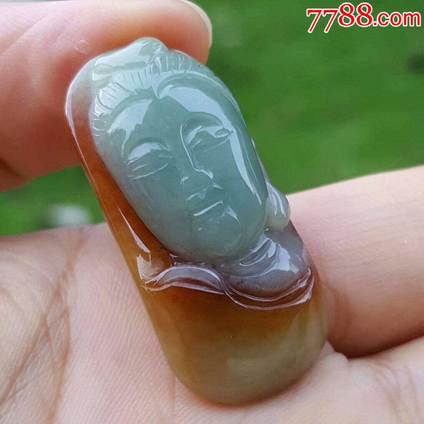 水润巧雕观音头翡翠吊坠