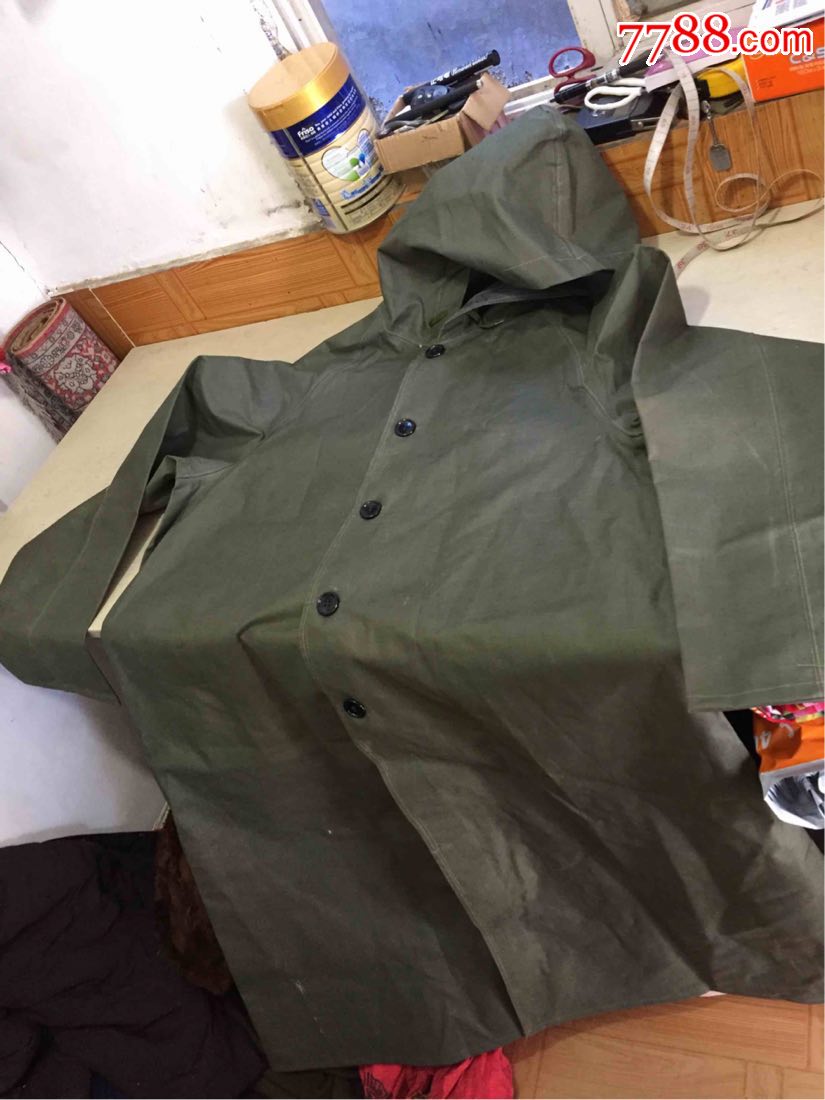 老式雨衣