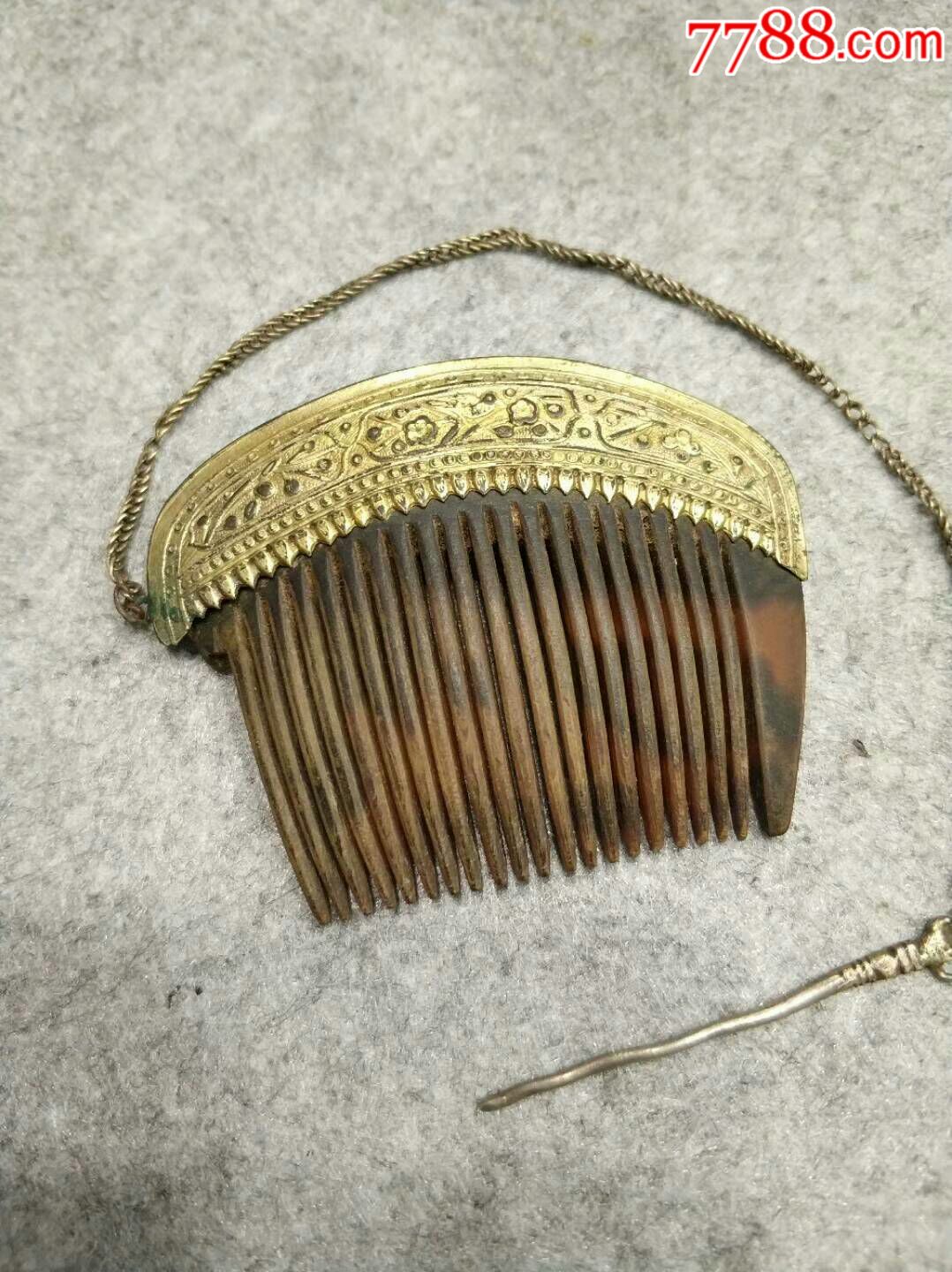 清代玳*镶嵌鎏金梳子,造型精致,工艺精湛,长6.8厘米,特价880包邮.