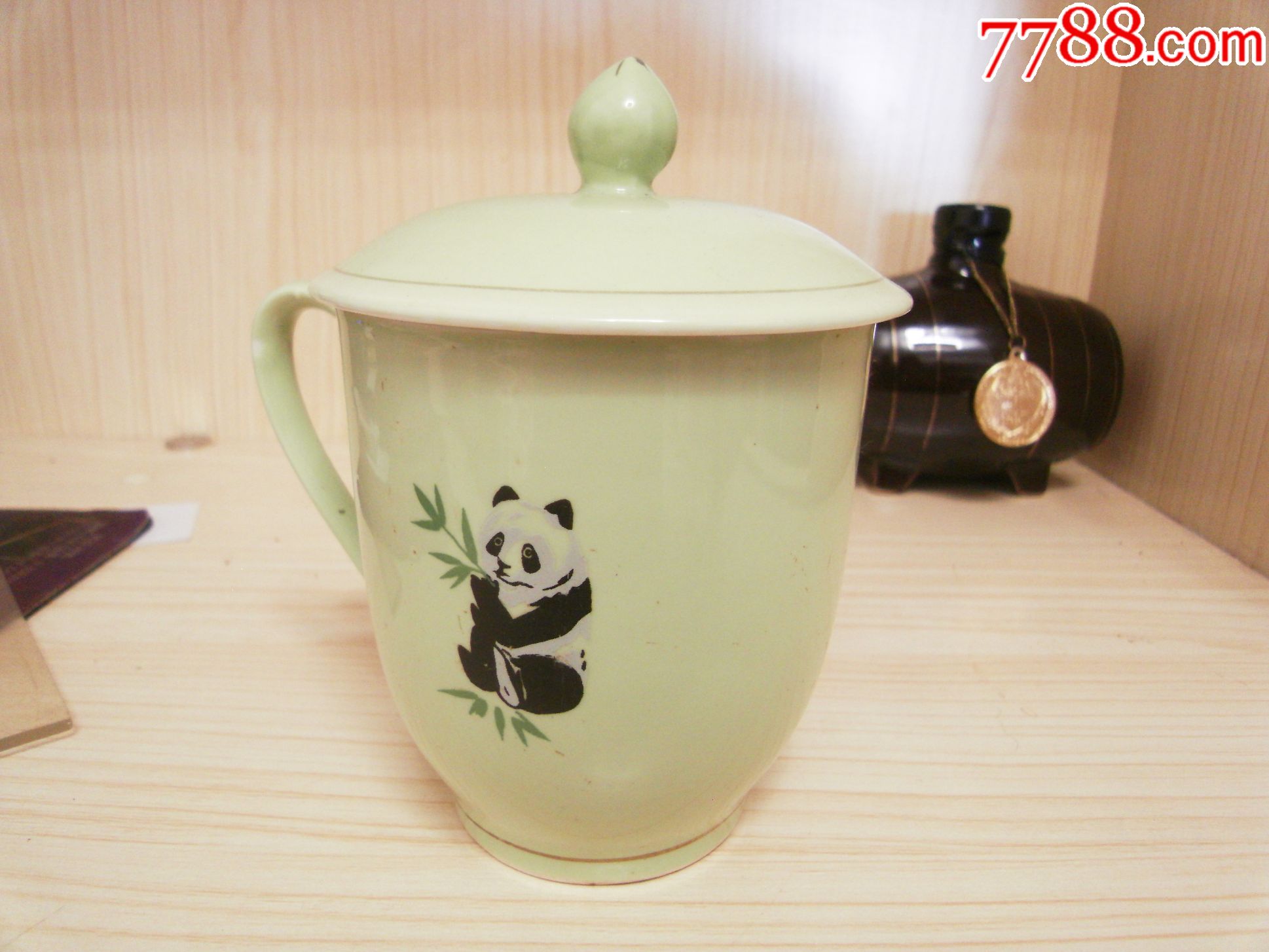 宣化一瓷厂绿釉熊猫图案口杯带盖