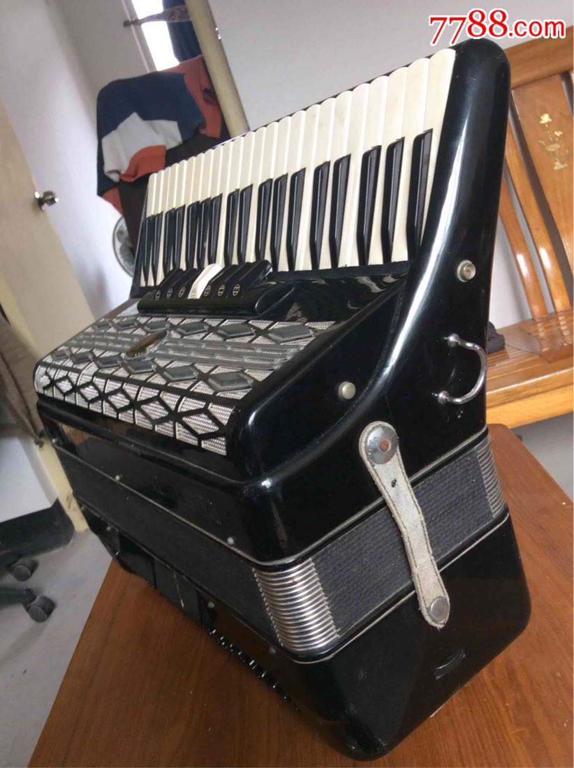 金杯牌手风琴120贝司
