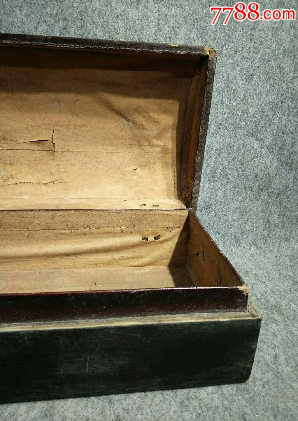 清代牛皮画盒,造型大气,工艺精湛,长62厘米宽25厘米,特价200包邮.