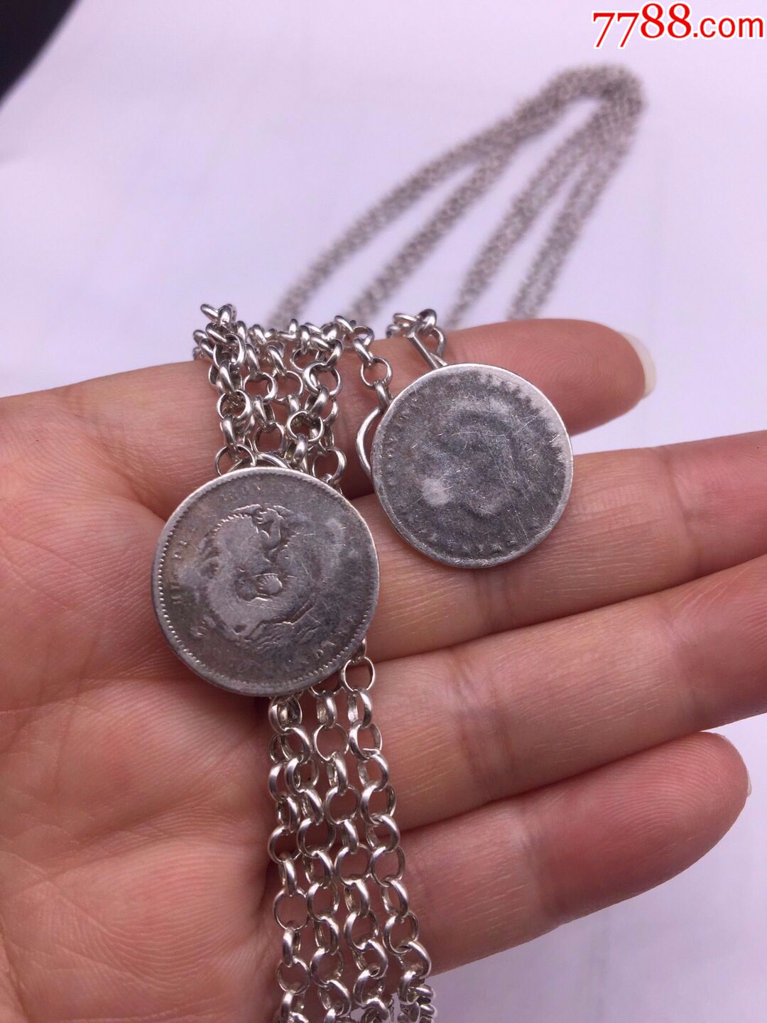 老银链两条,银质好,完整结实,两条共重63.7克,630包快递