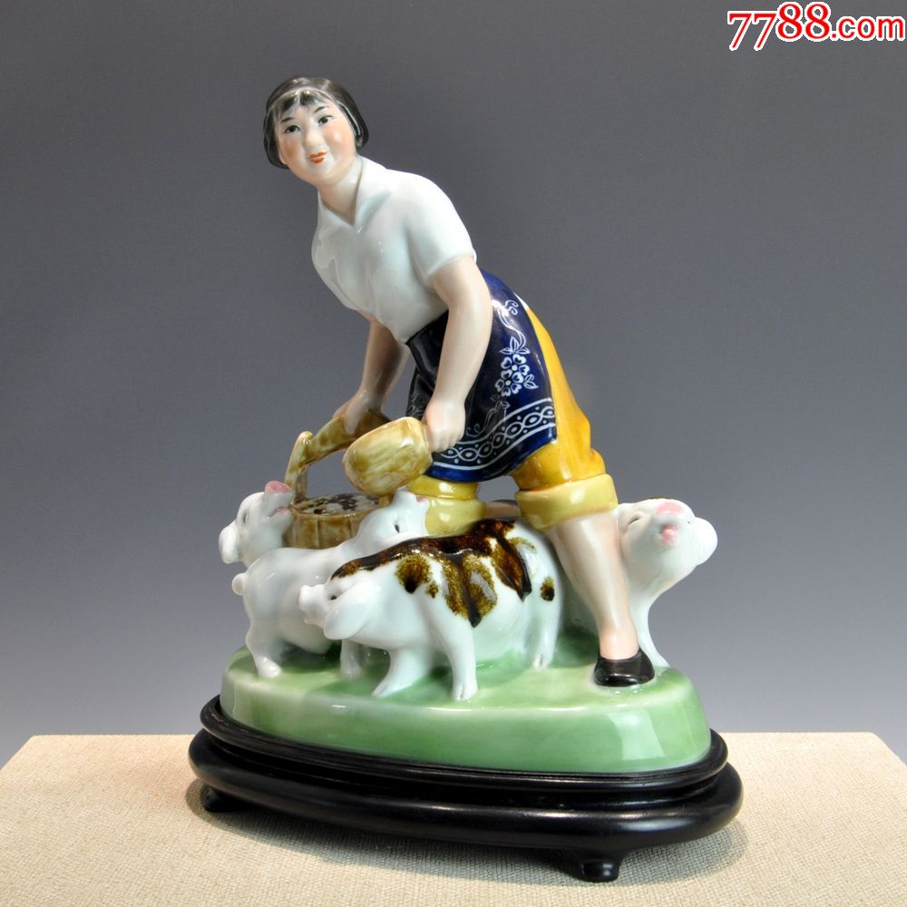 景德镇精品瓷塑:喂猪