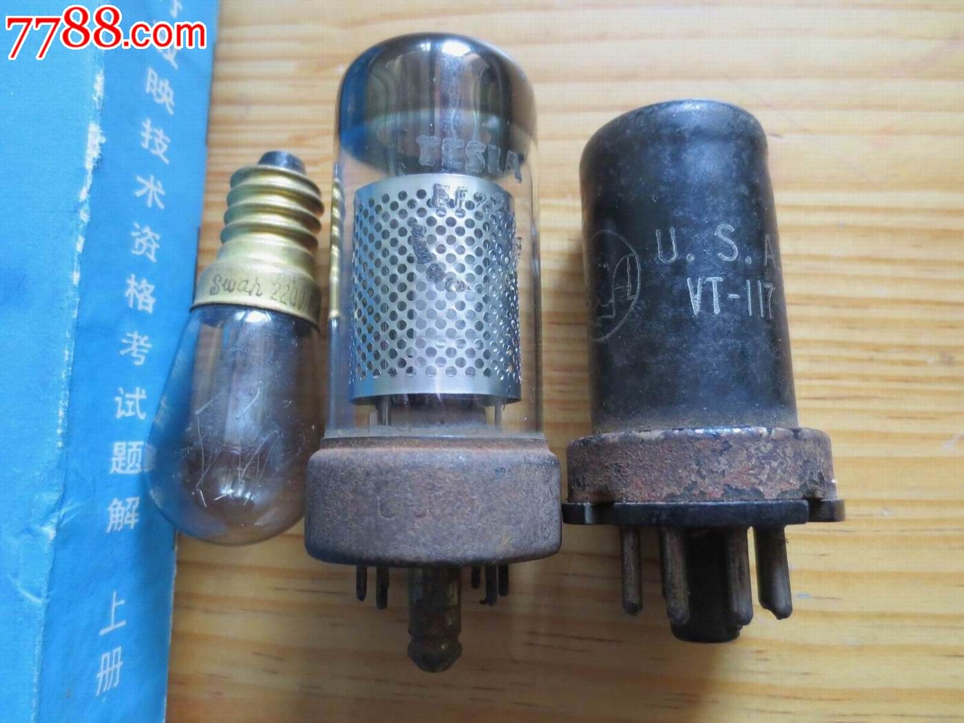 两个民国的老晶体管一个usa一个小灯泡