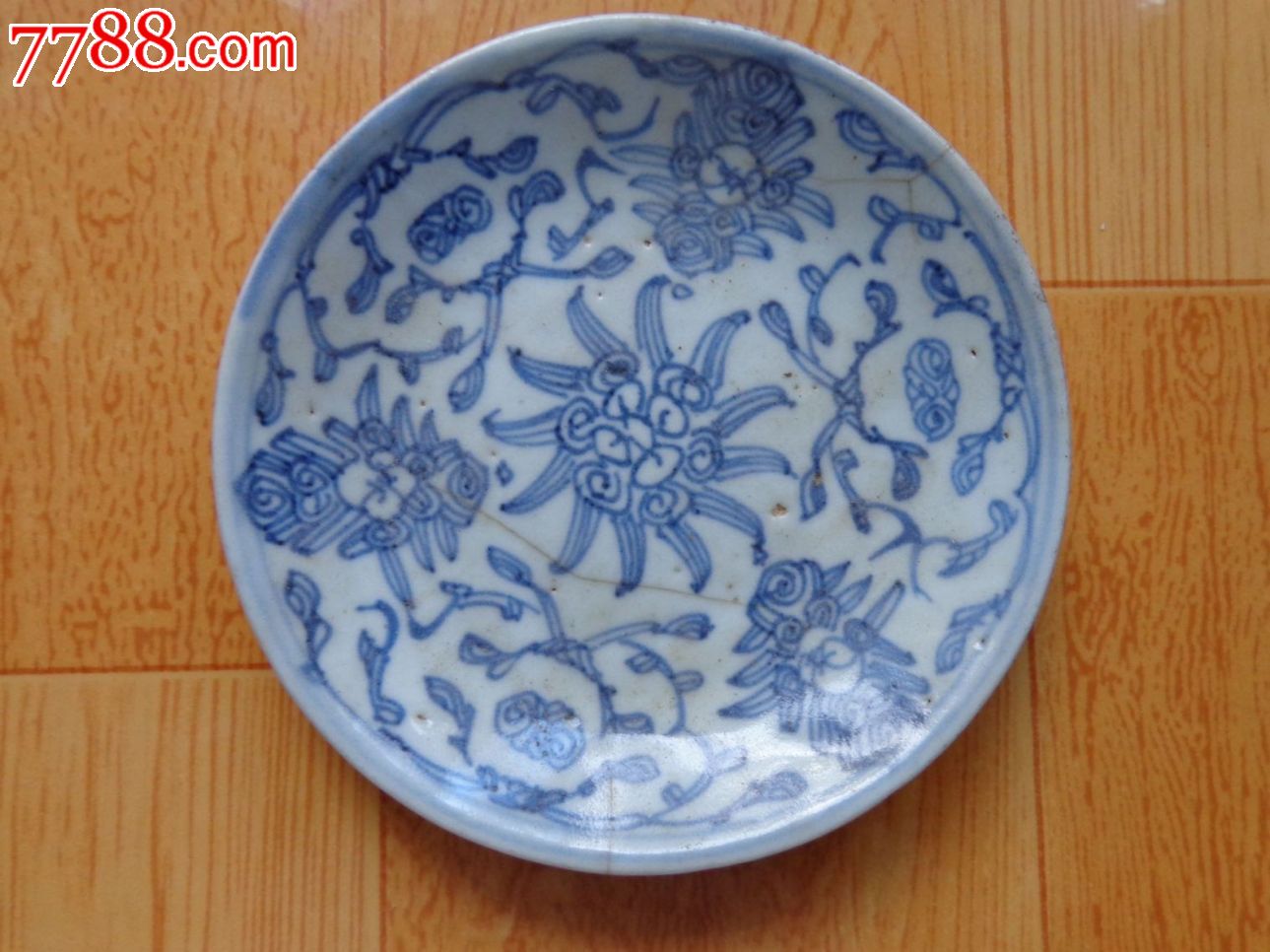 清代民窑青花手绘花卉碟