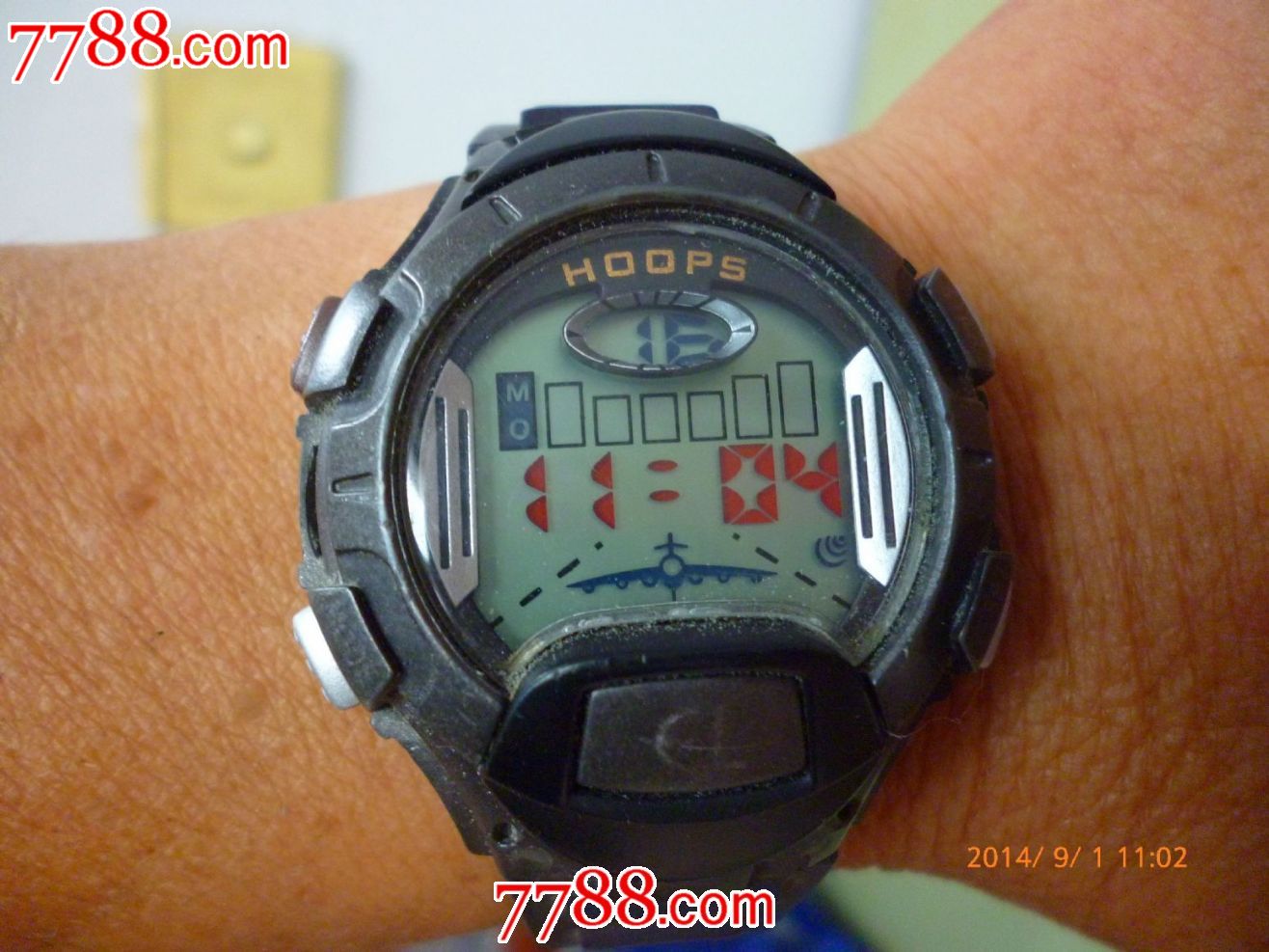 全盘彩字夜光【hoops】男士石英古董老表!