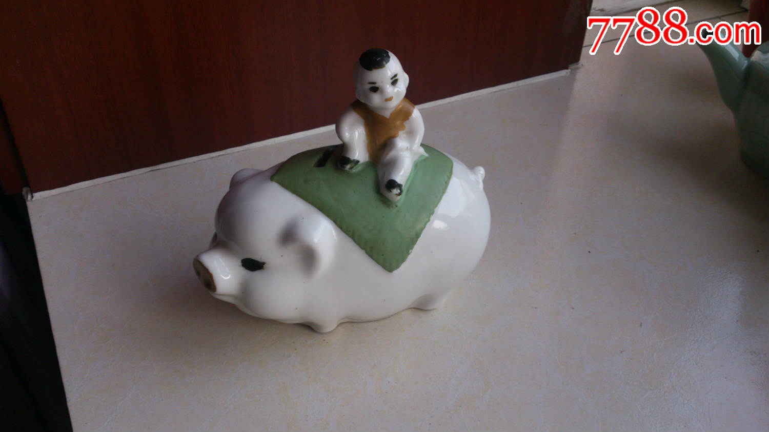 怀旧经典收藏七十年代小孩骑猪造型瓷存钱罐