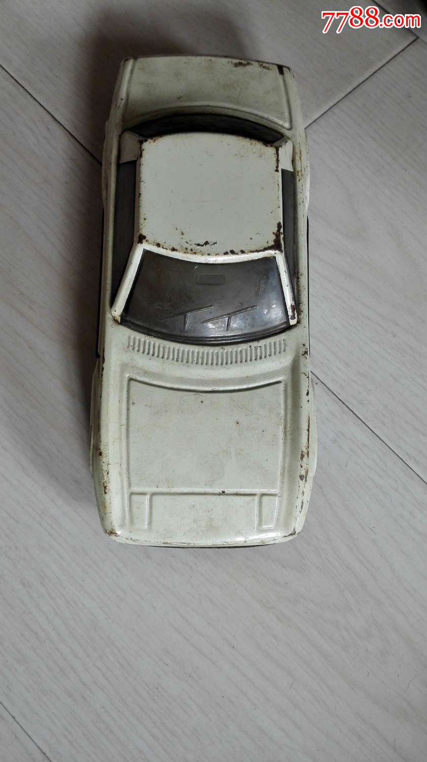 怀旧经典收藏八十年代白色老铁皮玩具汽车