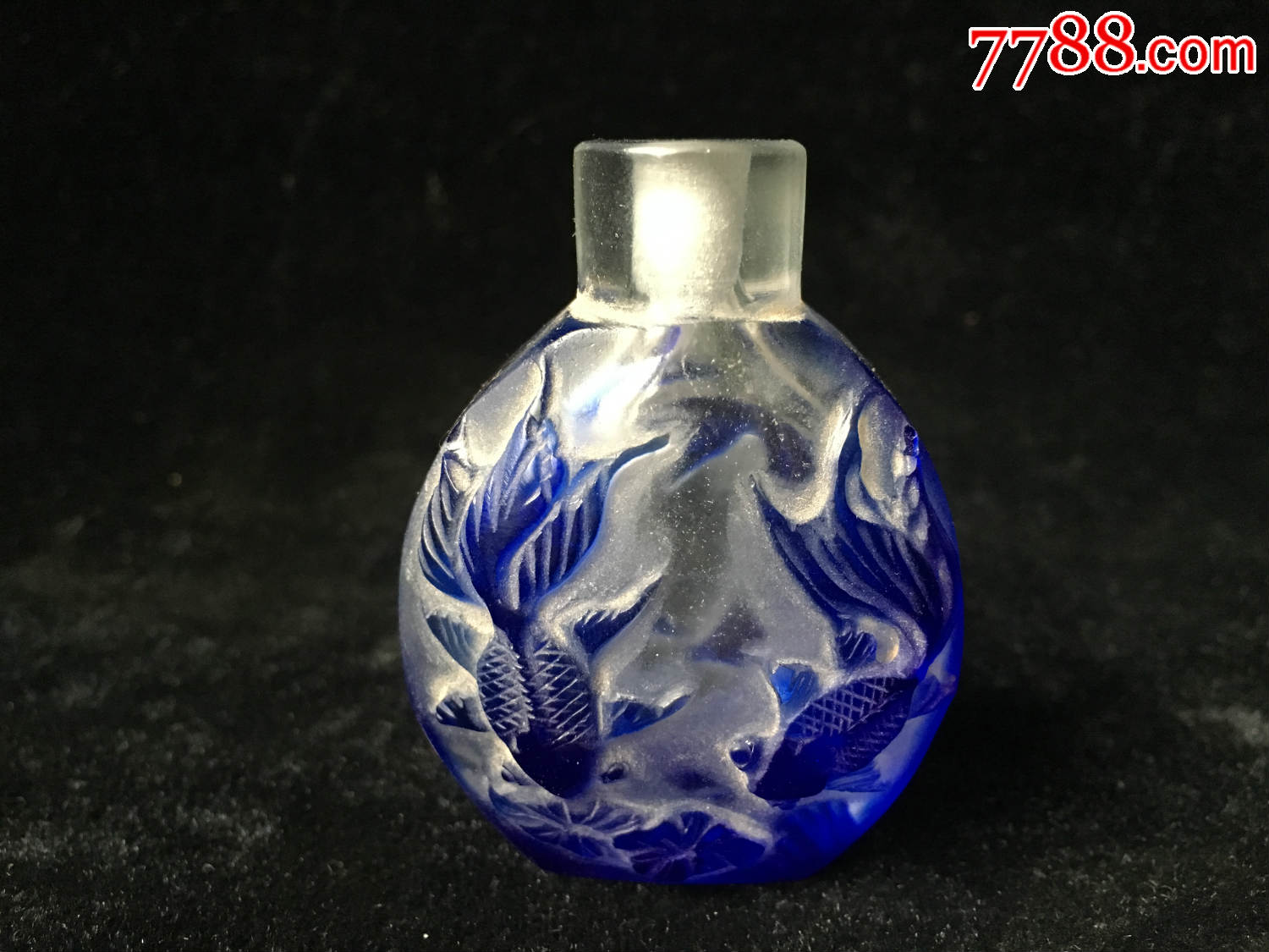 传世清代天然蓝水晶鼻烟壶