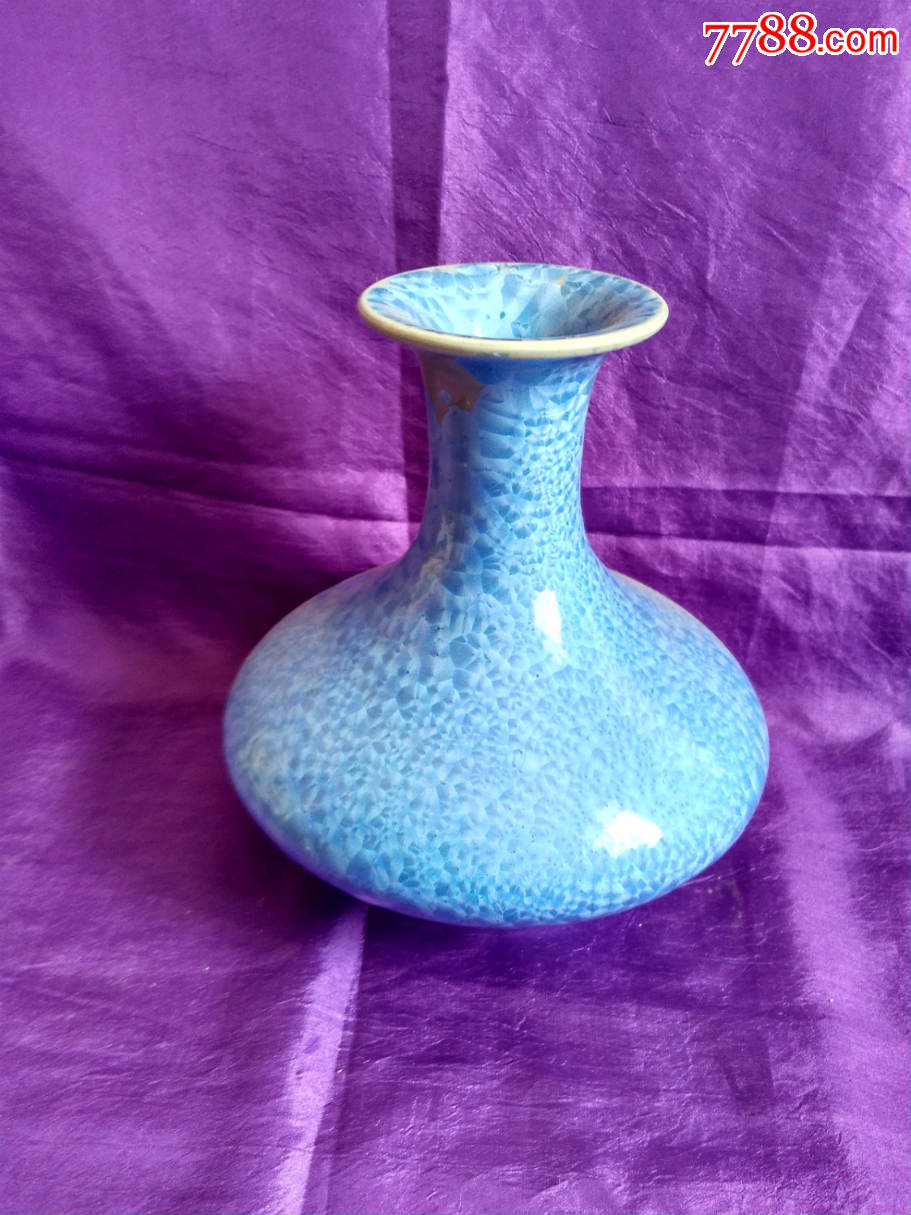 海兰色结晶釉扁肚瓶