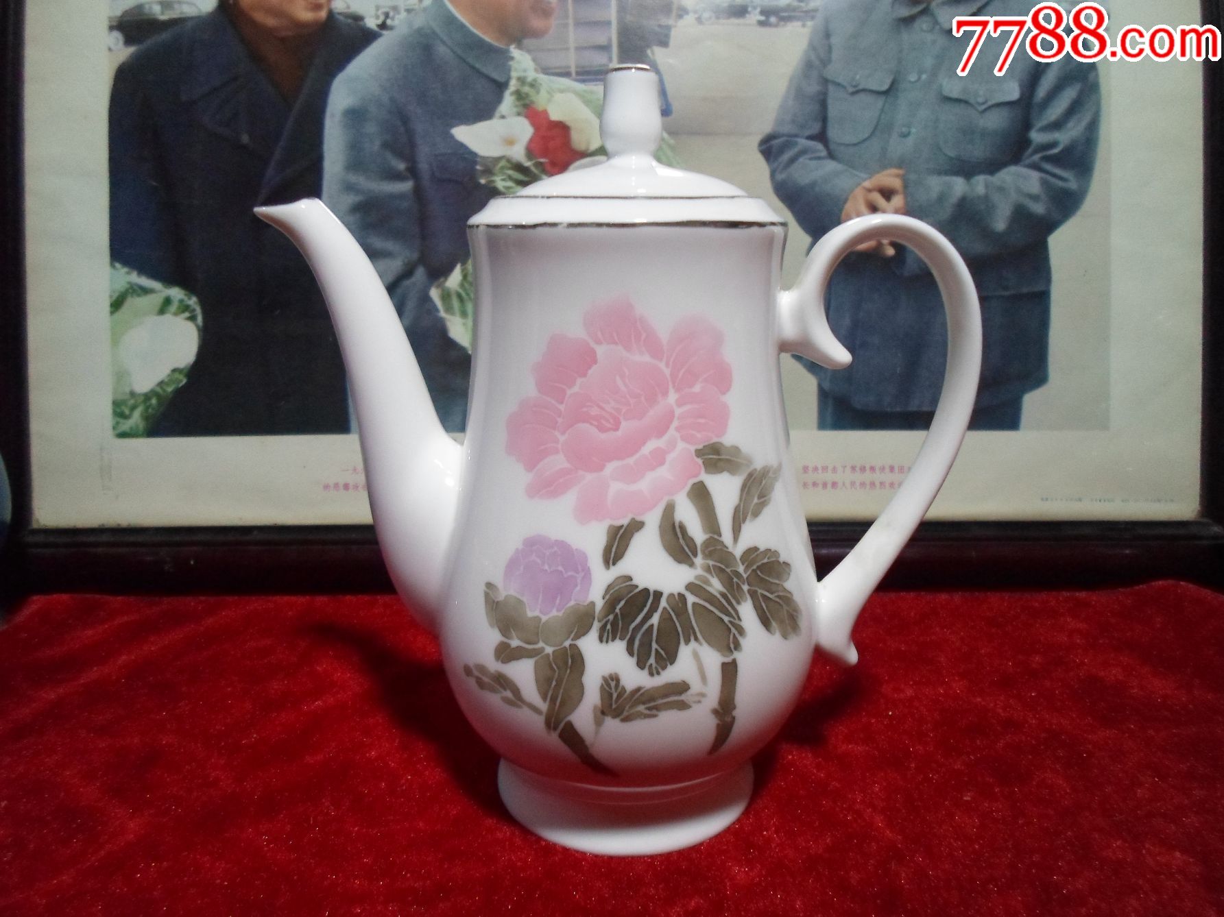 七十年代末期山东博山滑石瓷釉下彩绘牡丹图老茶壶