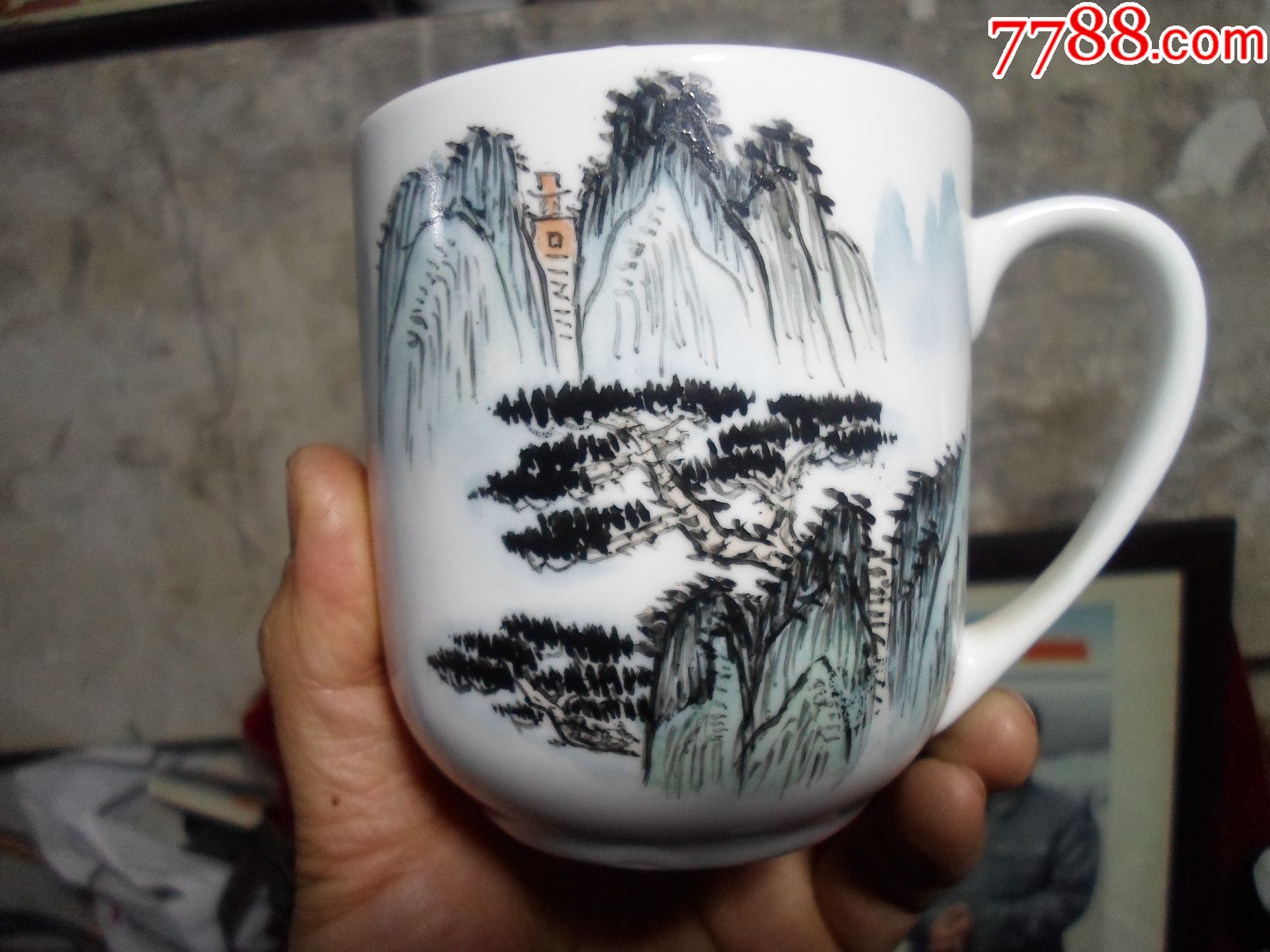 带底款七八十年代:中国博山出口瓷:纯手绘泰山风景骨质瓷老盖杯!