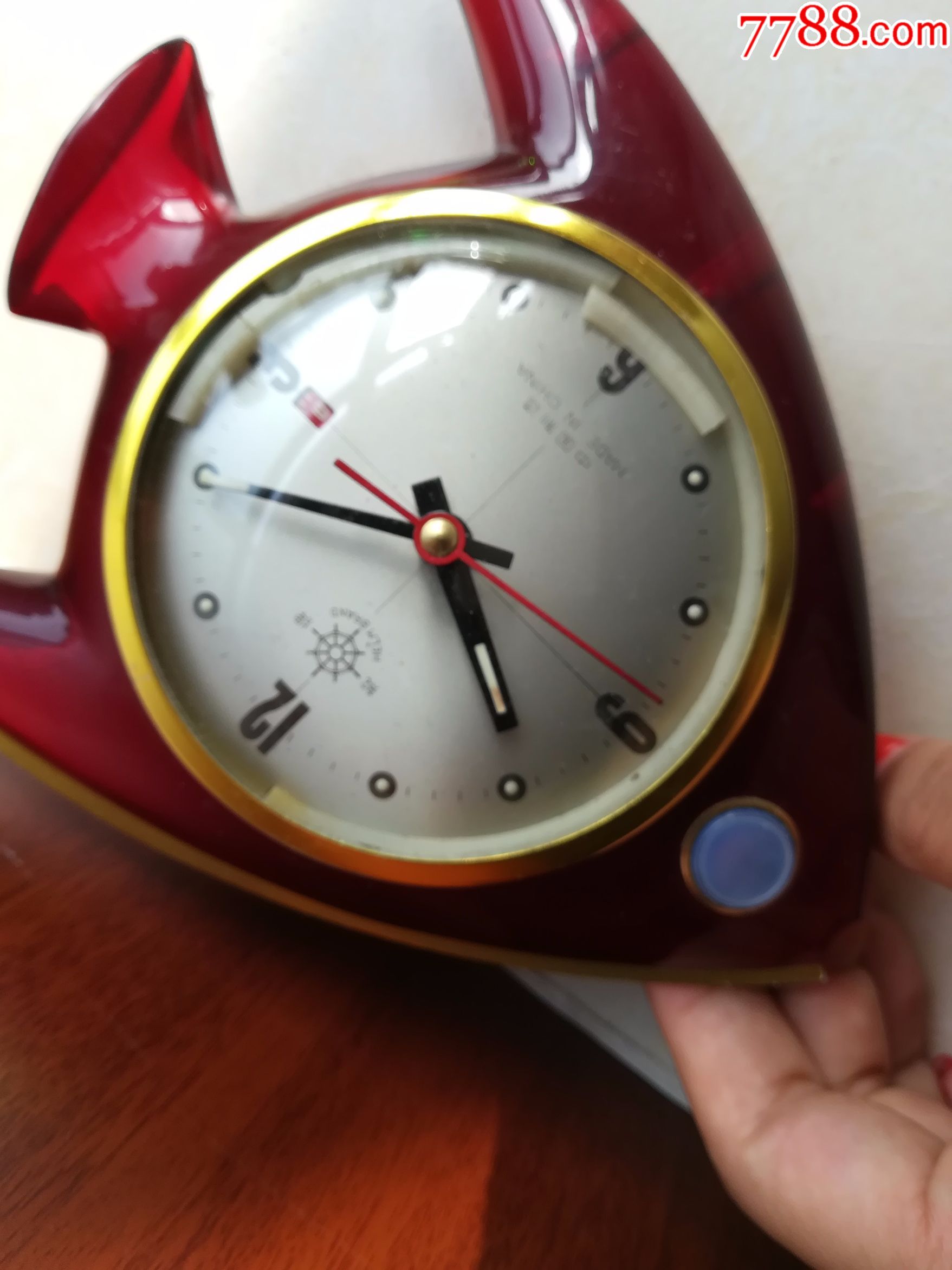 怀旧经典收藏七十年代舵牌红色燕鱼造型老闹钟