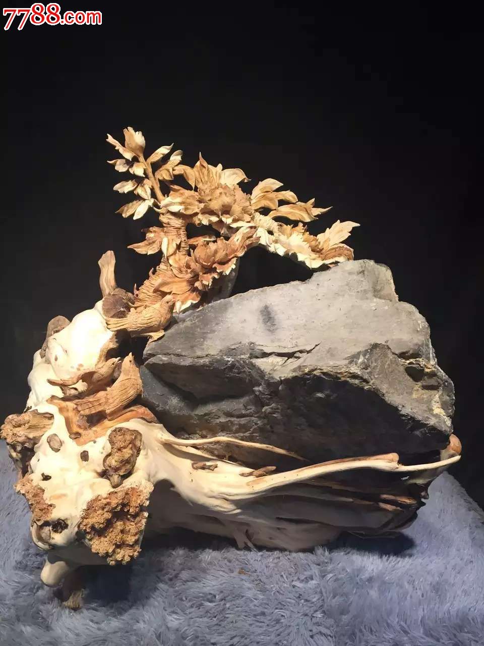 太行崖柏天然根抱石花开富贵