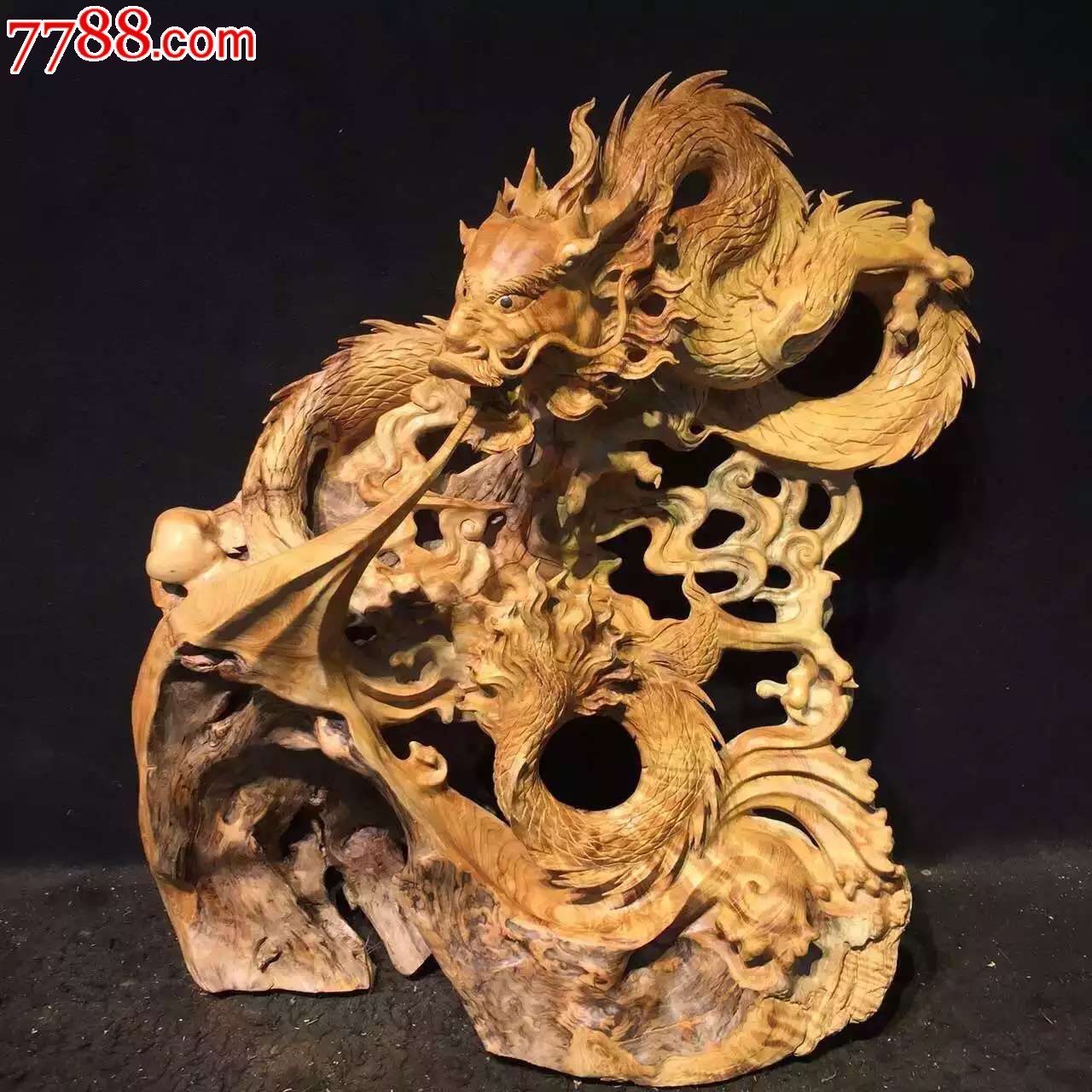 秦岭崖柏飞龙在天摆件