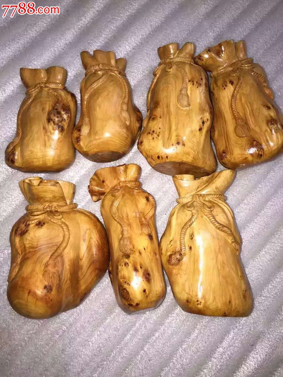 亏本处理精品太行山崖柏满雀眼纯手工精雕大钱袋
