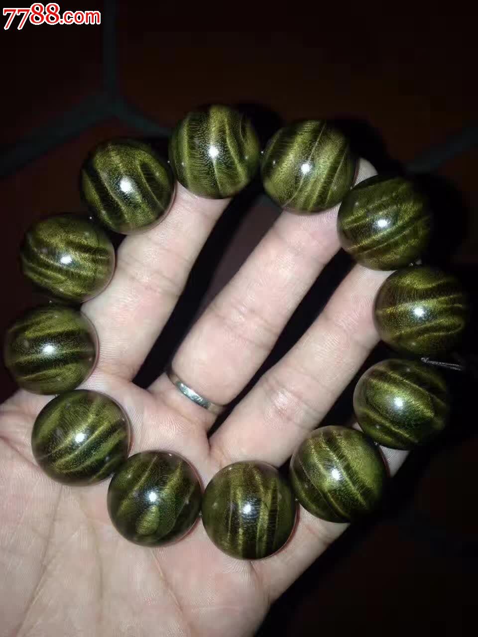 wsjsnm837 品种: 金丝楠木手串-金丝楠木手串 属性: 阴沉绿料